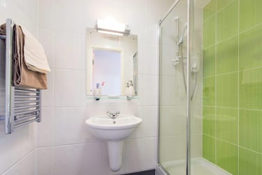 1 bed flat, 17-23 High Street, City Centre, Bangor, LL571NP - Image 3